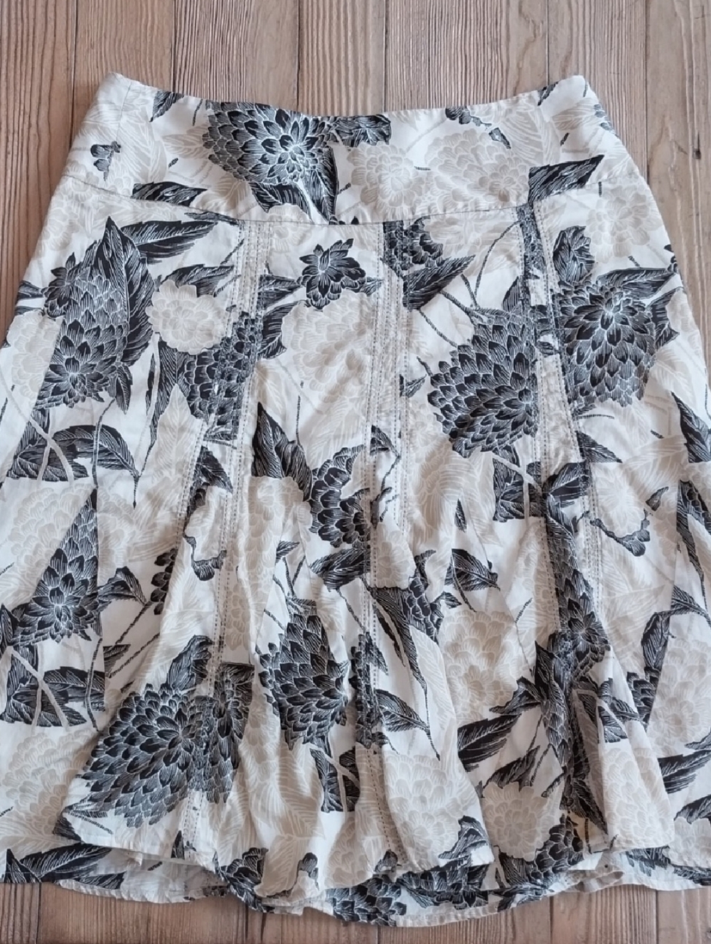 Ann Taylor Black and White Floral Circle Skirt